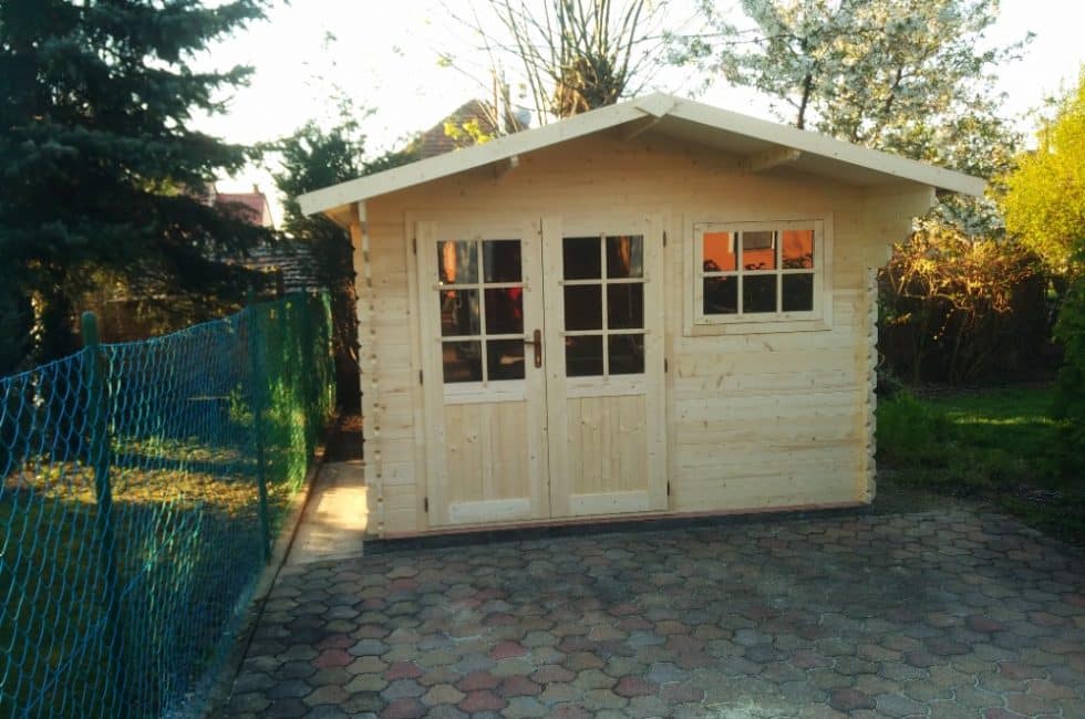 Realizácia záhradnej chatky na zámkovú dlažbu
